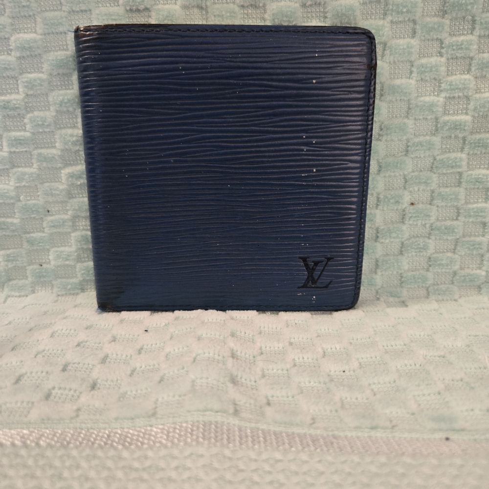 Louis Vitton Epi Leather Wallet